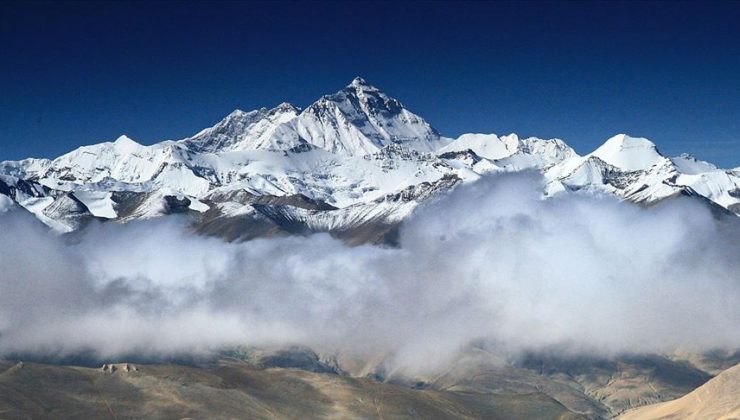Everest Yine Can Aldı