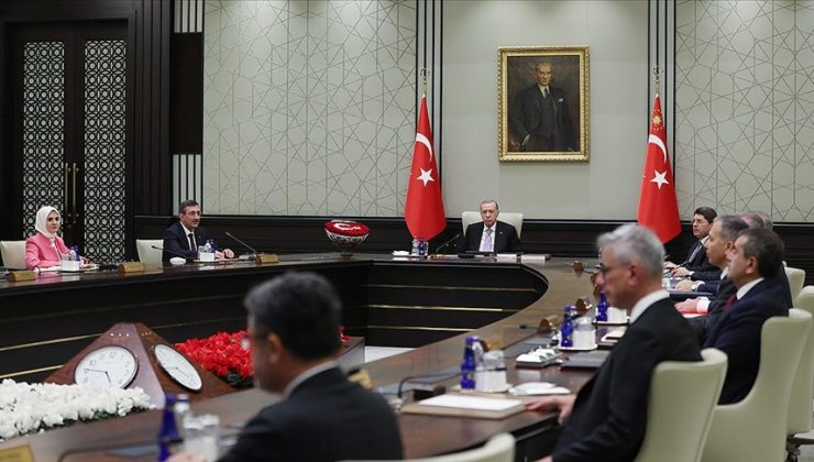 Kabinede Değişim Kapıda mı?