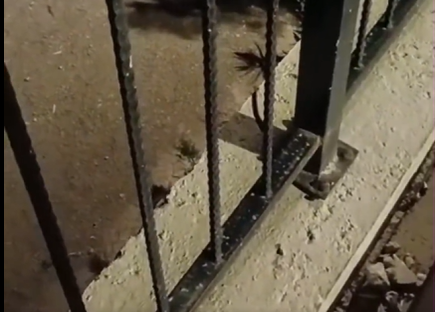 Korkuluklara dokunan yanıyor!