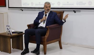 ÜNİVERSİTELİ GENÇLER SORDU BAŞKAN ÖNTÜRK CEVAPLADI