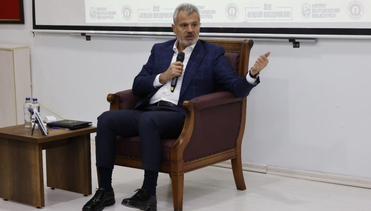 ÜNİVERSİTELİ GENÇLER SORDU BAŞKAN ÖNTÜRK CEVAPLADI