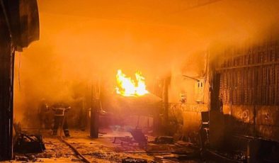 ANTAKYA KÜÇÜK SANAYİ SİTESİ ALEVLERE TESLİM OLDU