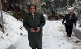 DEFNE BELEDİYESİ EKİPLERİ KAR YAĞIŞI NEDENİYLE KAPANAN YOLLARI AÇIYOR