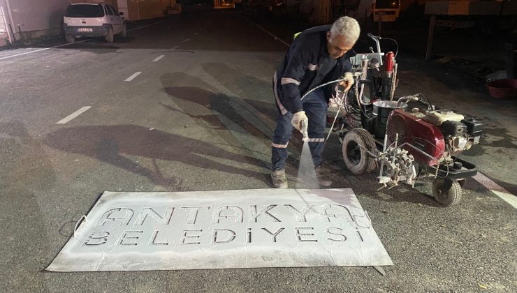YOL ÇALIŞMALARI GECE GÜNDÜZ DEMEDEN SÜRÜYOR