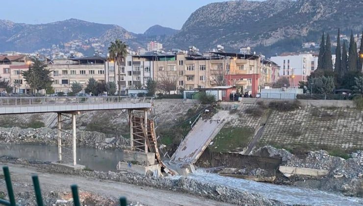 DEFNE’DE YAYA KÖPRÜSÜ ÇÖKTÜ