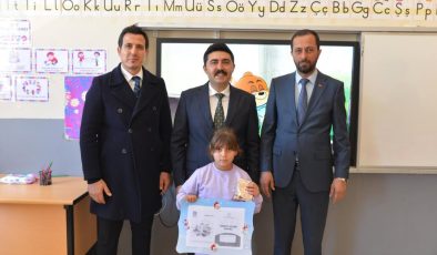 YAYLADAĞ’INDA ÖĞRENCİLERİN KARNE SEVİNCİNE PROTOKOLDE ORTAK OLDU