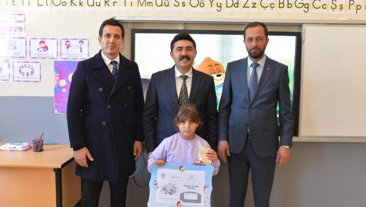 YAYLADAĞ’INDA ÖĞRENCİLERİN KARNE SEVİNCİNE PROTOKOLDE ORTAK OLDU