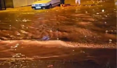 Reyhanlı’da sağanak yağış, su baskınlarına neden oldu