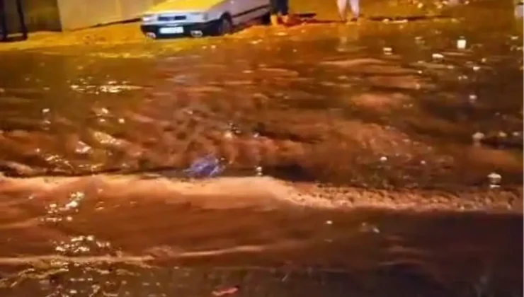 Reyhanlı’da sağanak yağış, su baskınlarına neden oldu