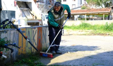 BAŞKAN ÖZGÜN: “DEFNE’DE TEMİZLİK HİZMETLERİMİZ ARALIKSIZ SÜRÜYOR”