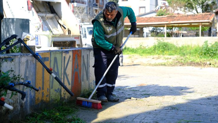 BAŞKAN ÖZGÜN: “DEFNE’DE TEMİZLİK HİZMETLERİMİZ ARALIKSIZ SÜRÜYOR”