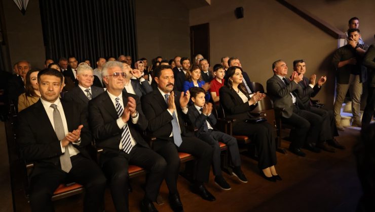 HATAY DEVLET TİYATROLARI SAHNESİNDE İLK PERDE AÇILDI