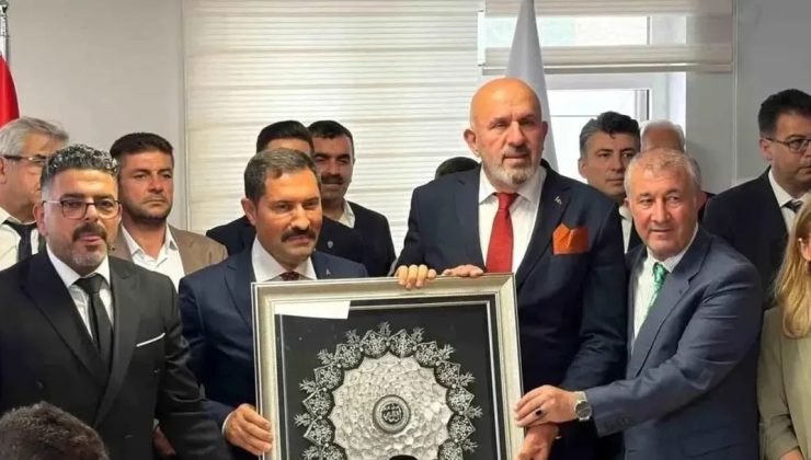 HATAY VALİSİ MUSTAFA MASATLI’YA “YILIN VALİSİ” ÖDÜLÜ VERİLDİ