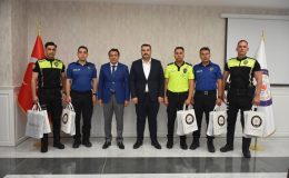 LGS’DE ÖRNEK DAVRANIŞ SERGİLEYEN POLİSLERE TAKDİR VE TEŞEKKÜR