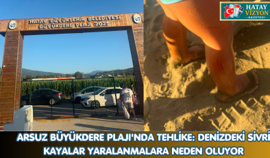 ARSUZ BÜYÜKDERE PLAJI’NDA TEHLİKE: DENİZDEKİ SİVRİ KAYALAR YARALANMALARA NEDEN OLUYOR