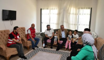 BAŞKAN YAPAR, GÜLDEREN MAHALLESİ SAKİNLERİNİ ZİYARET ETTİ