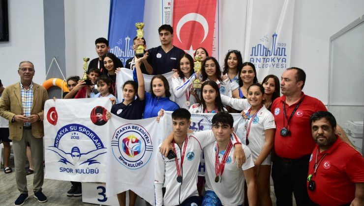 ANTAKYA’DA KAMİL KÖSEOĞLU YÜZME TURNUVASI YAPILDI